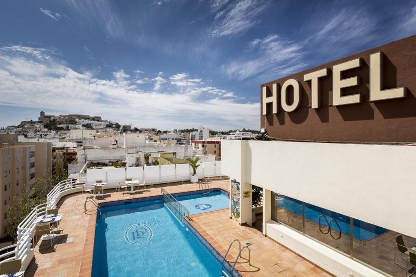 Hotel Royal Plaza image 1