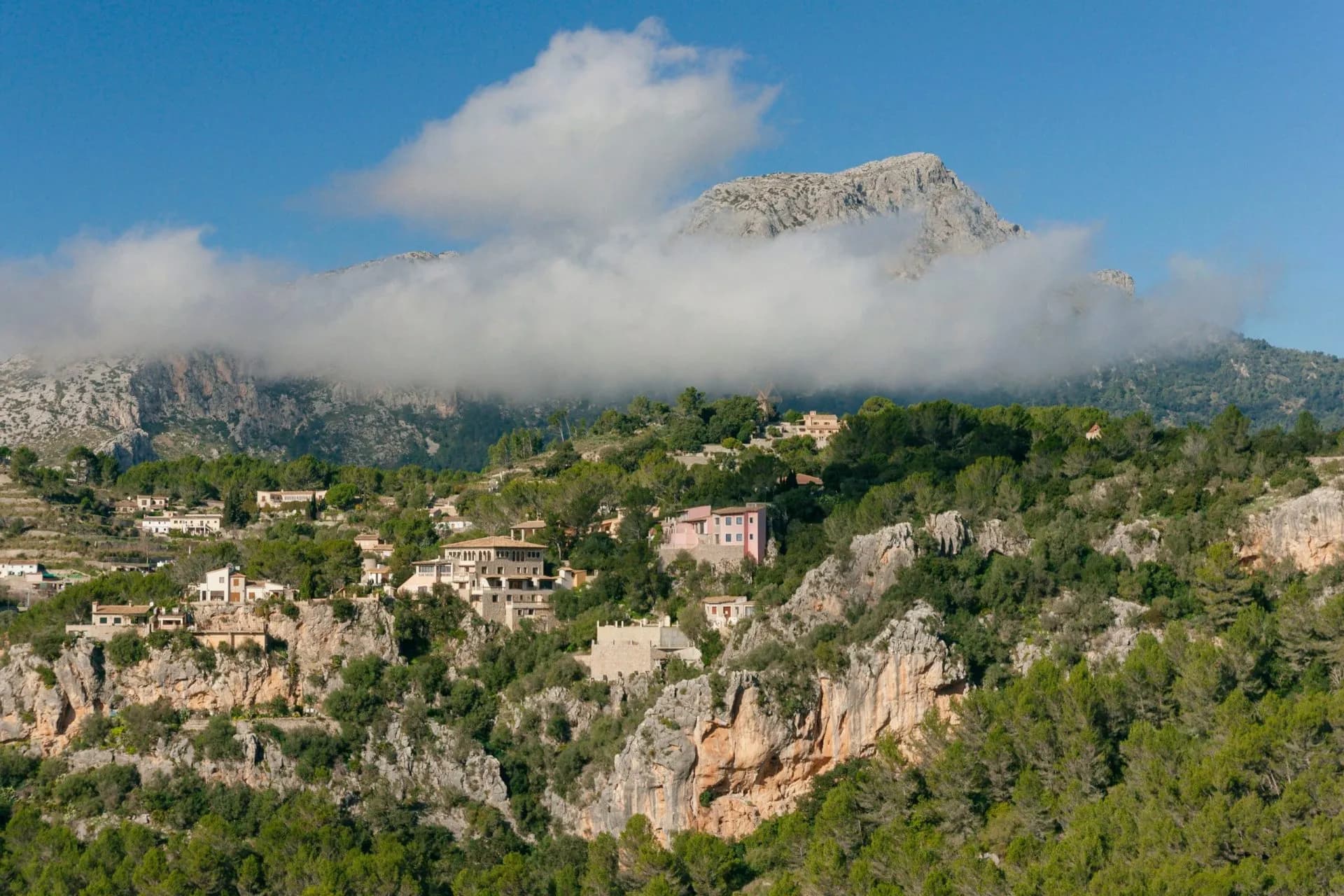 Puig de Galatzo, 1027 metros y el pueblo de Galilea, Sierra de Tramuntana, Mallorca,Islas Baleares, Spain