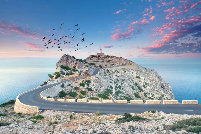 Kjør til majestetiske Cap de Formentor for panoramautsikt