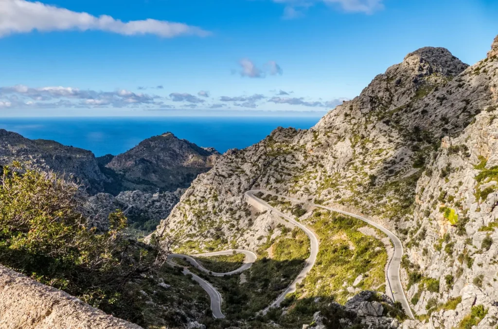Serpentinen nach sa calobra stockpack adobe stock skaleret